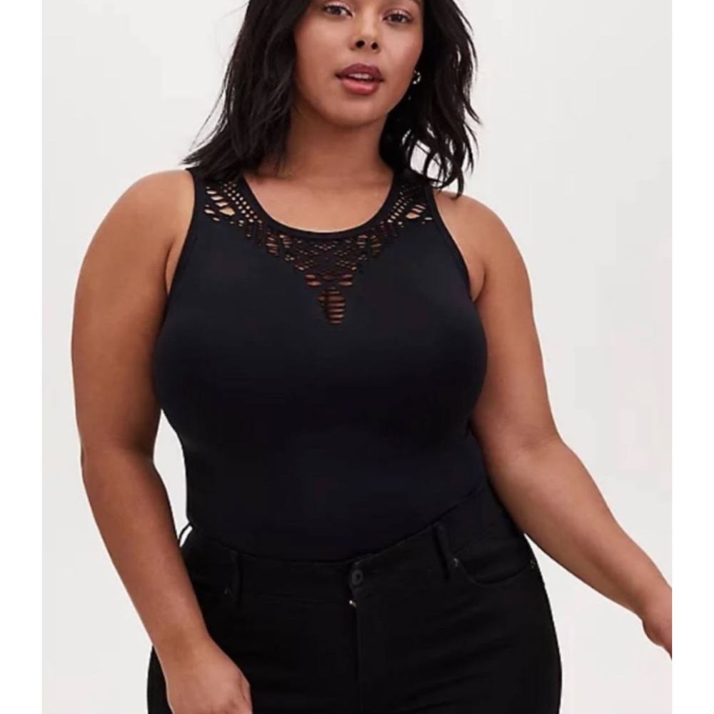 Black Seamless Cutout Compression Tank